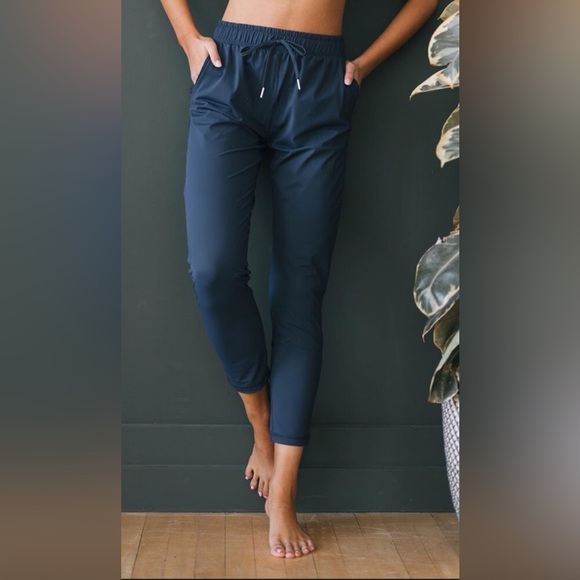 BNWT Zyia Everywhere Pants - Picture 6 of 8